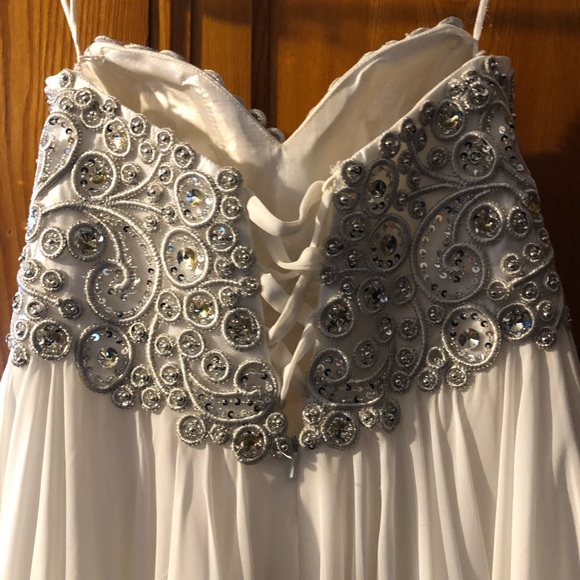 White dress. Prom or Wedding - Picture 2 of 4